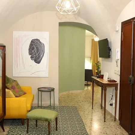 Casa Famoso كاتانيا